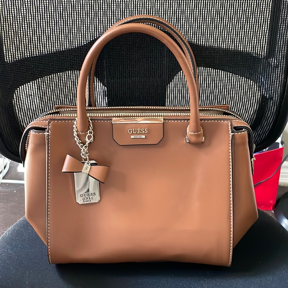 Excellent condition just like brand new. Only ship within Canada.